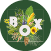 Grünes rundes Logo mit dem Wort ‚BOX‘ in weißen Buchstaben, umgeben von verschiedenen Pflanzenmotiven wie Mais, Sonnenblume, Getreide und Blättern.